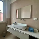 Bright Modern For 6 Guests With 3 Bedrooms New Furniture Air Conditioning Balcony Overlooking La Spezia Quiet Residential Area