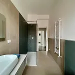 Bright Modern For 6 Guests With 3 Bedrooms New Furniture Air Conditioning Balcony Overlooking La Spezia Quiet Residential Area *
