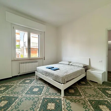 Bright Modern For 6 Guests With 3 Bedrooms New Furniture Air Conditioning Balcony Overlooking La Spezia Quiet Residential Area * Carozzo