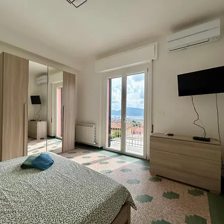 Bright Modern For 6 Guests With 3 Bedrooms New Furniture Air Conditioning Balcony Overlooking La Spezia Quiet Residential Area Apartament Carozzo