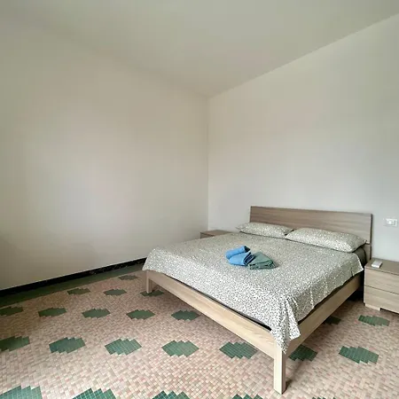 Bright Modern For 6 Guests With 3 Bedrooms New Furniture Air Conditioning Balcony Overlooking La Spezia Quiet Residential Area Apartament *
