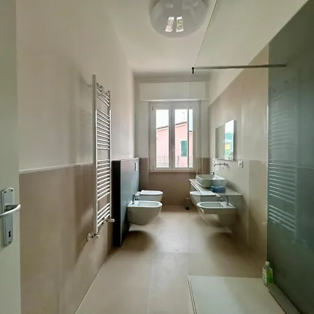 Bright Modern For 6 Guests With 3 Bedrooms New Furniture Air Conditioning Balcony Overlooking La Spezia Quiet Residential Area Διαμέρισμα