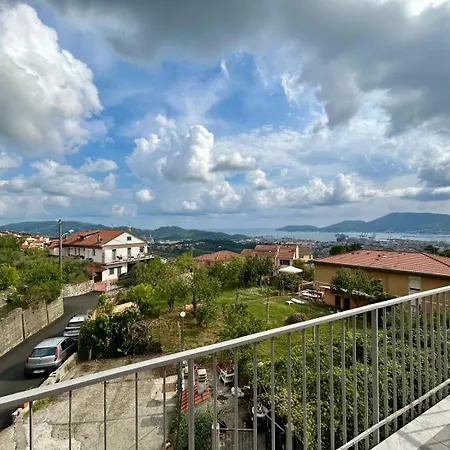 Apartament Bright Modern For 6 Guests With 3 Bedrooms New Furniture Air Conditioning Balcony Overlooking La Spezia Quiet Residential Area *