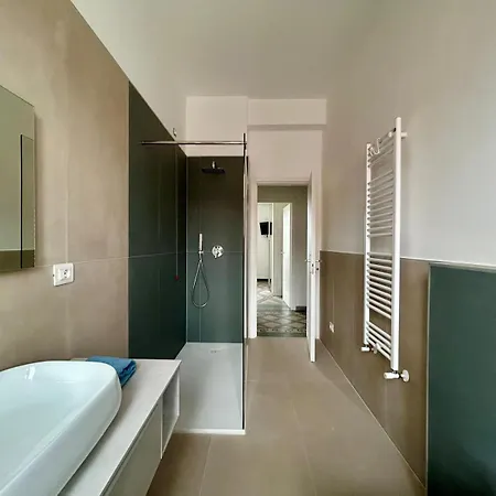 Bright Modern For 6 Guests With 3 Bedrooms New Furniture Air Conditioning Balcony Overlooking La Spezia Quiet Residential Area *