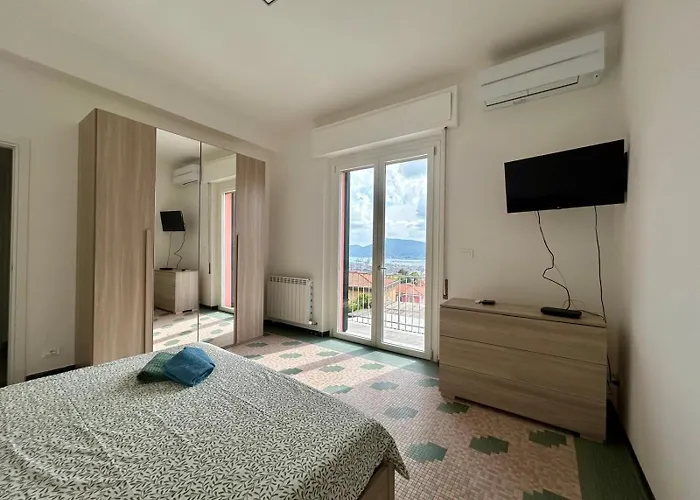 Bright Modern For 6 Guests With 3 Bedrooms New Furniture Air Conditioning Balcony Overlooking La Spezia Quiet Residential Area Διαμέρισμα Carozzo