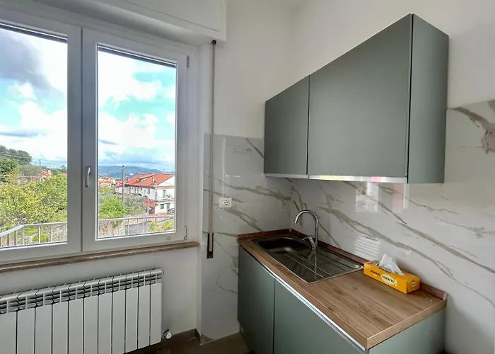 Bright Modern For 6 Guests With 3 Bedrooms New Furniture Air Conditioning Balcony Overlooking La Spezia Quiet Residential Area *