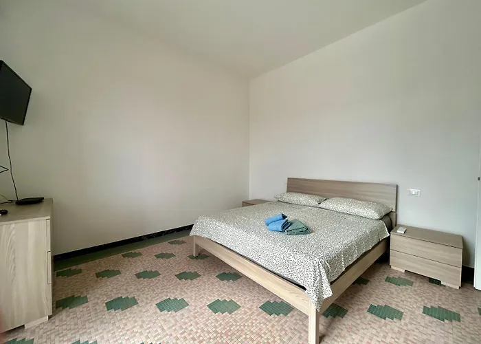 Bright Modern For 6 Guests With 3 Bedrooms New Furniture Air Conditioning Balcony Overlooking La Spezia Quiet Residential Area Διαμέρισμα *