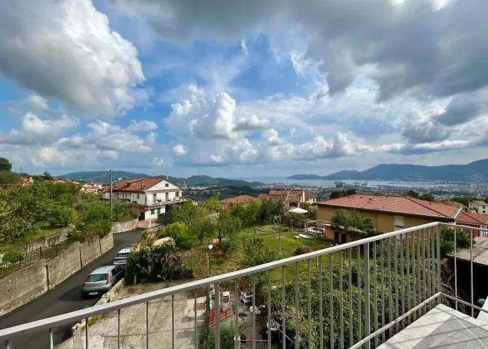 Διαμέρισμα Bright Modern For 6 Guests With 3 Bedrooms New Furniture Air Conditioning Balcony Overlooking La Spezia Quiet Residential Area *