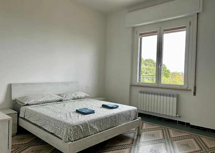 Bright Modern For 6 Guests With 3 Bedrooms New Furniture Air Conditioning Balcony Overlooking La Spezia Quiet Residential Area Διαμέρισμα Carozzo