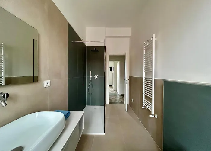 Bright Modern For 6 Guests With 3 Bedrooms New Furniture Air Conditioning Balcony Overlooking La Spezia Quiet Residential Area *