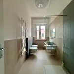 Bright Modern For 6 Guests With 3 Bedrooms New Furniture Air Conditioning Balcony Overlooking La Spezia Quiet Residential Area アパート