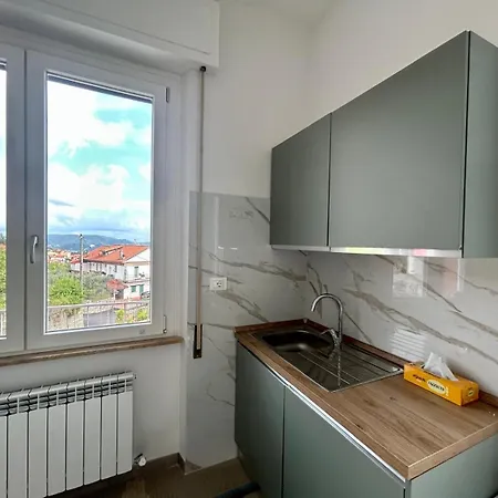 Bright Modern For 6 Guests With 3 Bedrooms New Furniture Air Conditioning Balcony Overlooking La Spezia Quiet Residential Area *