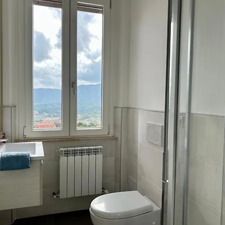 Bright Modern For 6 Guests With 3 Bedrooms New Furniture Air Conditioning Balcony Overlooking La Spezia Quiet Residential Area Appartement *