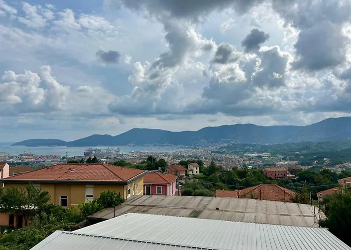 Ampio Fino A 6 Persone Sulle Colline Della Spezia, Vista Panoramica Sul Golfo - 10 Minuti Dal Centro 16 Da Sarzana E Lerici Carozzo